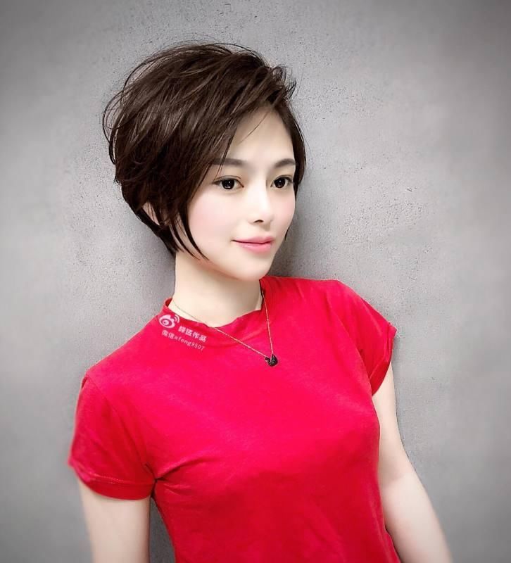 剪短发，显胸大，有图有真相!