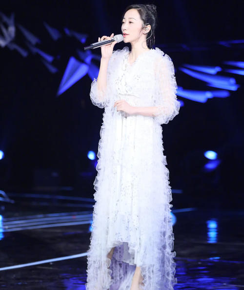 韩雪全身像挂了蚊帐一样，却因为编了几根辫子，还是嫩得像少女！