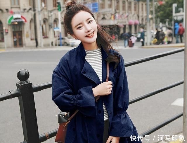  [风衣]入秋就火了这几款洋气风衣，好看不挑身材，今年的流行色是第4款