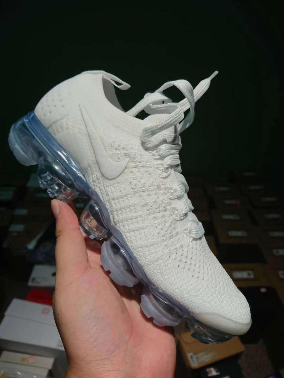 给自家汉子买东西，想送男朋友一双鞋，400以内有什么好推荐吗?