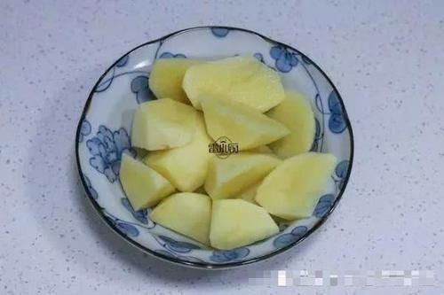  「春天」春天就别吃白菜了，它的维生素比白菜高3倍，只要一块多钱一斤！