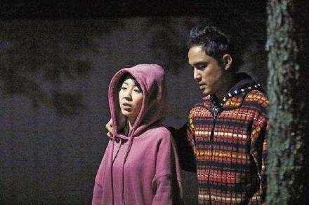 娱乐圈又一情侣恋情曝光, 女方疑似有孕, 网友: 真的假的