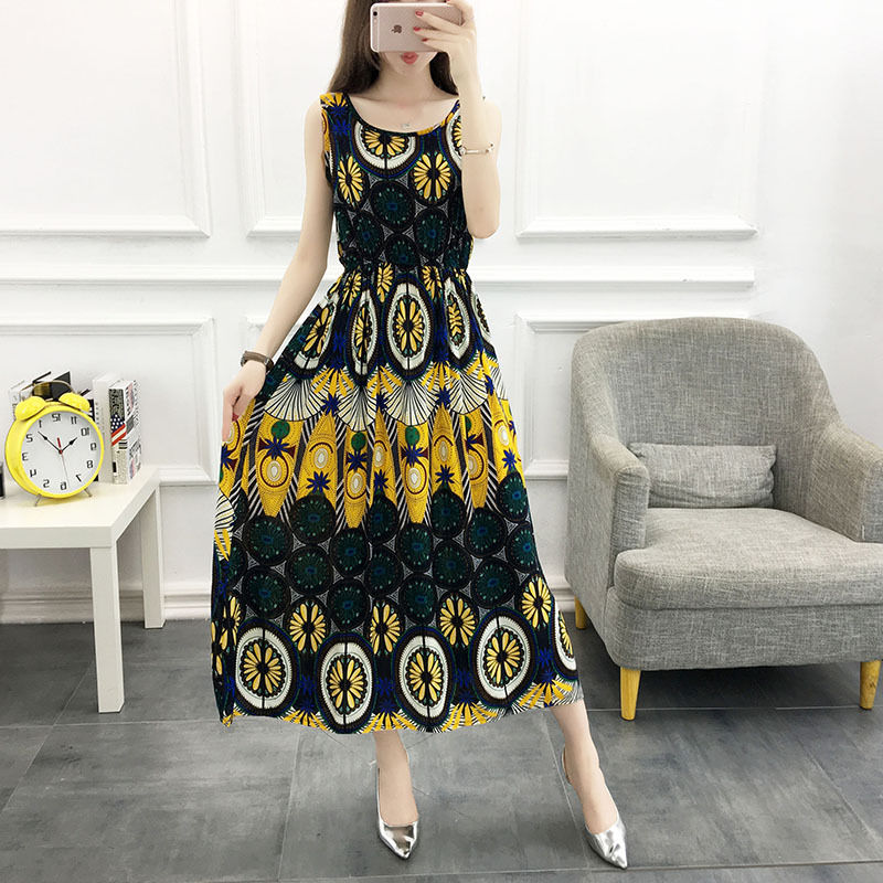 现在的女人去海边不兴穿比基尼，最流行穿这靓眼的“度假裙”呢