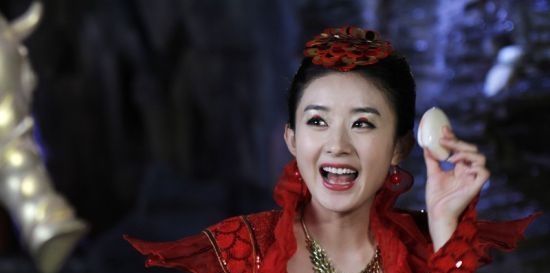 专业户■女星红衣杀，景甜温婉，彭小苒赵丽颖红衣专业户，谁才算惊艳