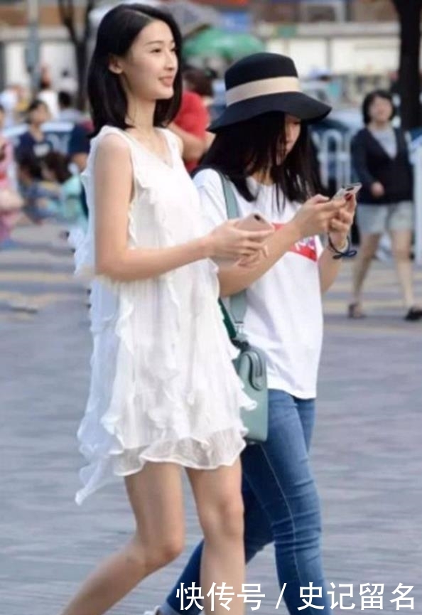  『小姐姐』美女街拍：高挑有范的美女，曼妙的身材穿搭时尚，优雅迷人！