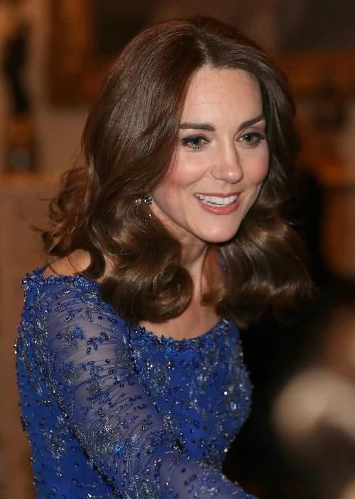 仇得报■凯特连换两套礼服把梅根秒成渣渣，却因一习惯功亏一篑，大仇得报