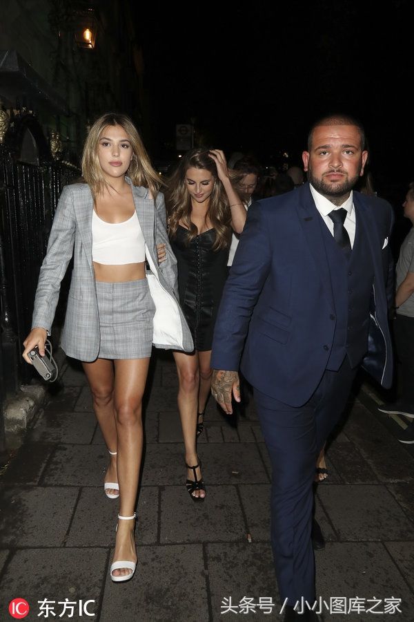 史泰龙一家甜蜜出行，网友:爱女蛮腰长腿十分抢镜!