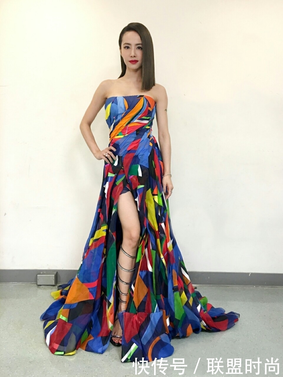 蔡依林155cm的身高，穿一字肩鱼尾裙也不丑，180的效果都出来了！