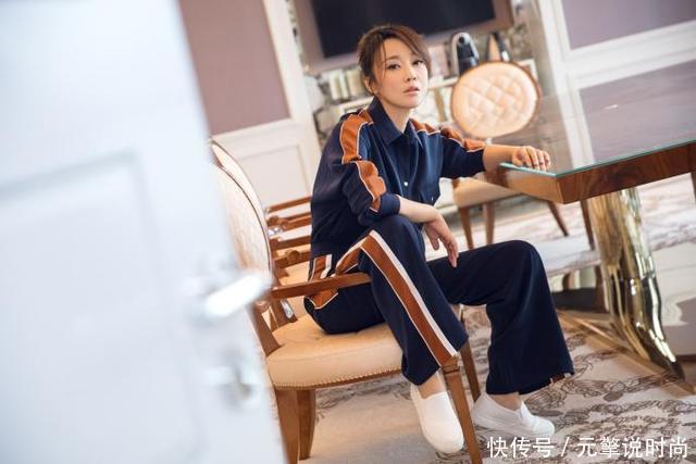 闫妮出席某次活动时穿搭有一些大胆，网友：超模也不会这么穿