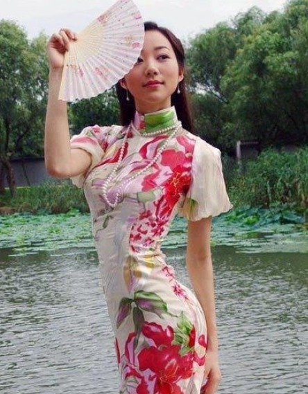  「心中」娱乐圈中的各位女星穿旗袍装扮，谁才是你心中的最美旗袍美人呢？