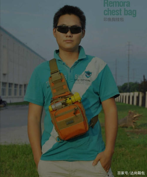  「撞色」最新包包与服装的撞色搭配原则