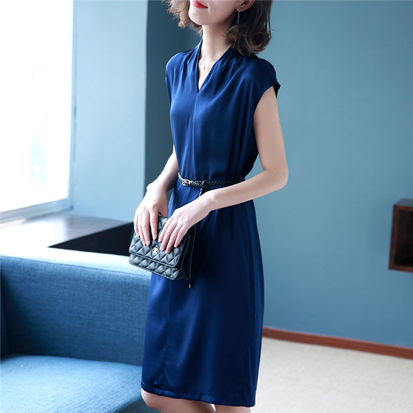 一不小心发现，比旗袍好看十倍的“减龄裙”，70后女人穿超美嫩