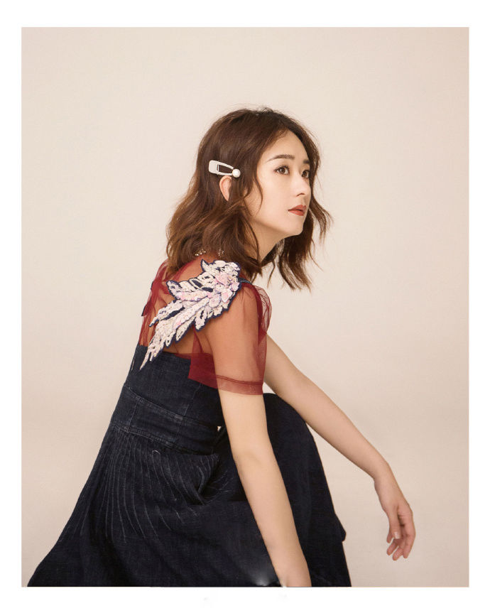 赵丽颖最新性感时尚写真图集，时尚气质，宛若迷人的小妖精!