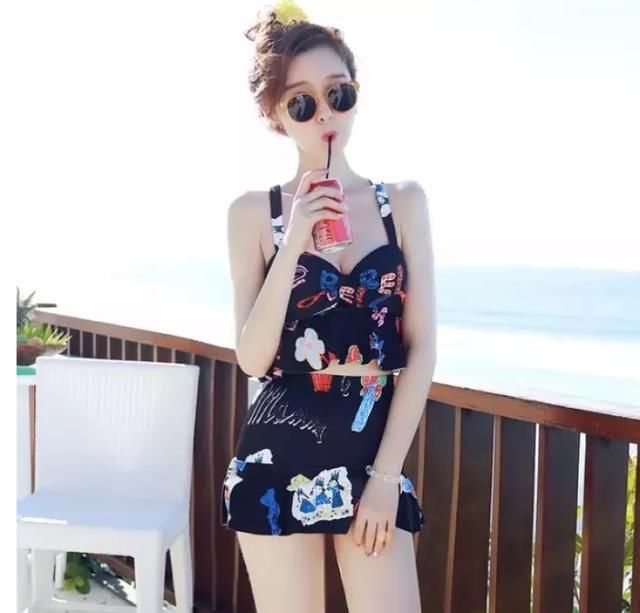 夏天泳衣到底怎么选？才能遮住那一坨肥肉！