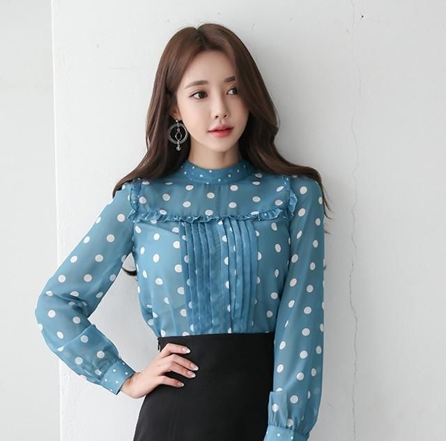 人像摄影：清新的搭配展现出美女的温婉大方，优雅至极