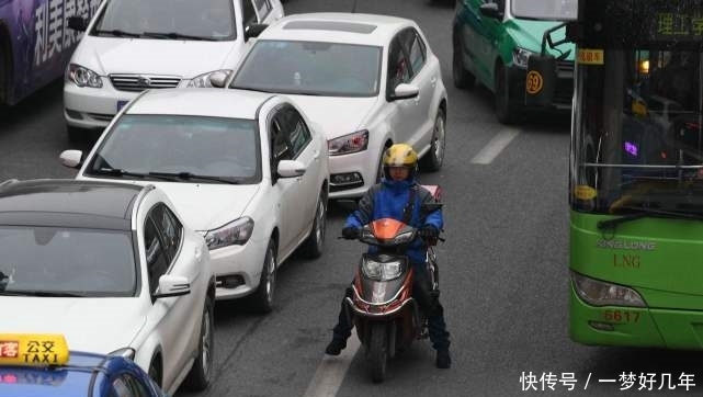  考驾照|又一电动车政策出台，看到驾照费用后，车主：还不如换车