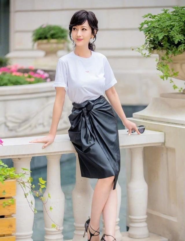  「女人」越来越有气质的女人，穿衣打扮都有这5个特征，老了也是一枝花