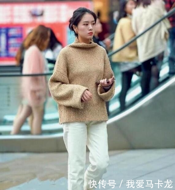  #美女#街拍美女图片，温文尔雅谁人不爱？回头率很高