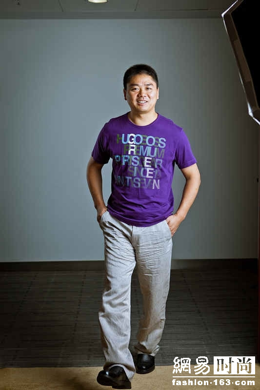 刘强东竟拿下了巴黎世家 穿衣品味也时髦的飞起