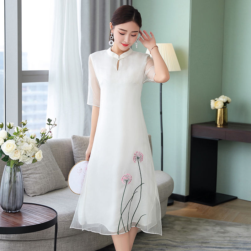 一饱眼福!现在的女人穿,紧身旗袍,千娇百媚满满女人味