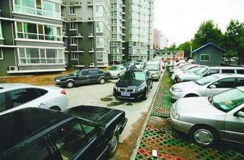 小区停车位“怪象”天天车位已满，莫非这些人不上班？车主这样说