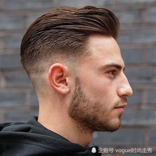 见到理发师还只会说“两边短，中间长”？18年人气男士发型