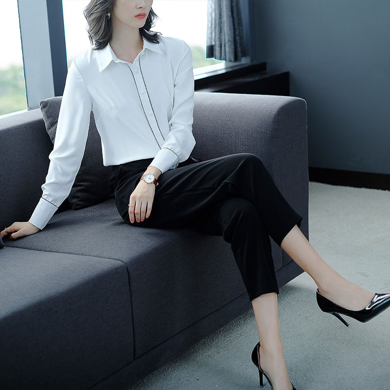 中秋，少穿裙!刚上线的“秋衫”，搭黑裤子，经典大方又美嫩