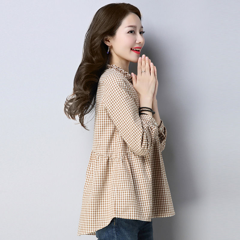 我的妈!55岁婆婆也太时髦了，秋天穿小衫+萝卜裤，美到不敢认