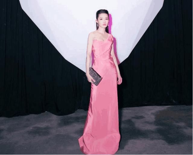 李沁这身段怎一个好字了得，真不是不夸你，主要是没词了!