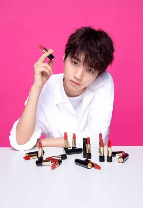 邓伦、任嘉伦、肖战代言的口红惊艳非凡，但他却无人争锋！