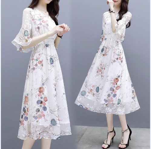 越来越多70后女人，桑拿天都穿“冷风裙”，清凉性感魅力四射