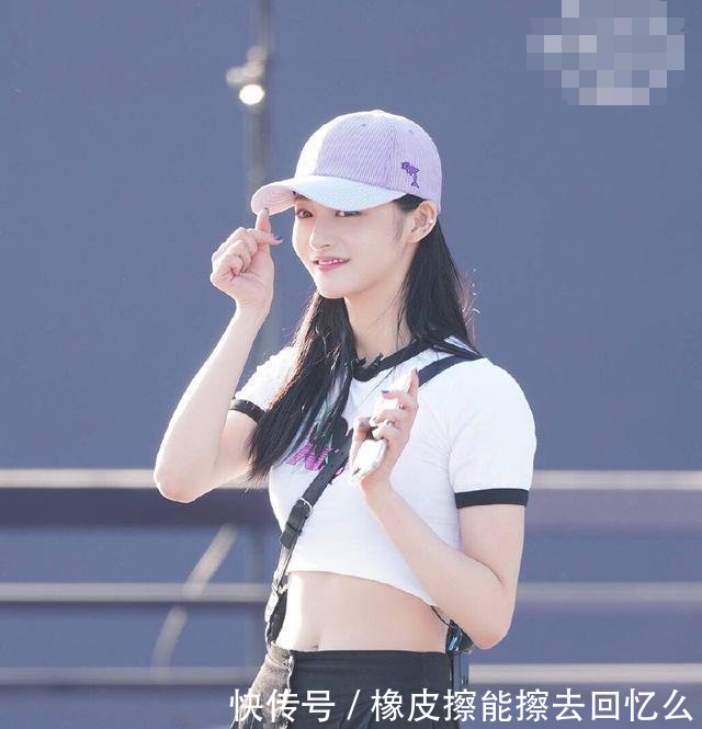 周洁琼性感撩人,可看到她的裤子时,尴尬症都犯了!