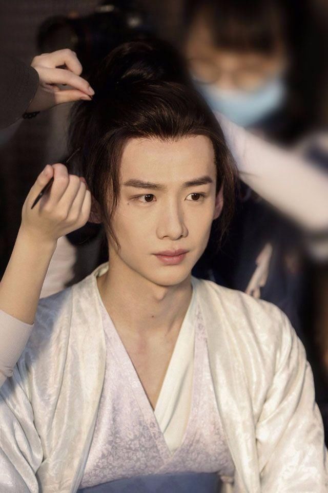 让白敬亭看似整容的6款发型, 男生换发型如换脸!