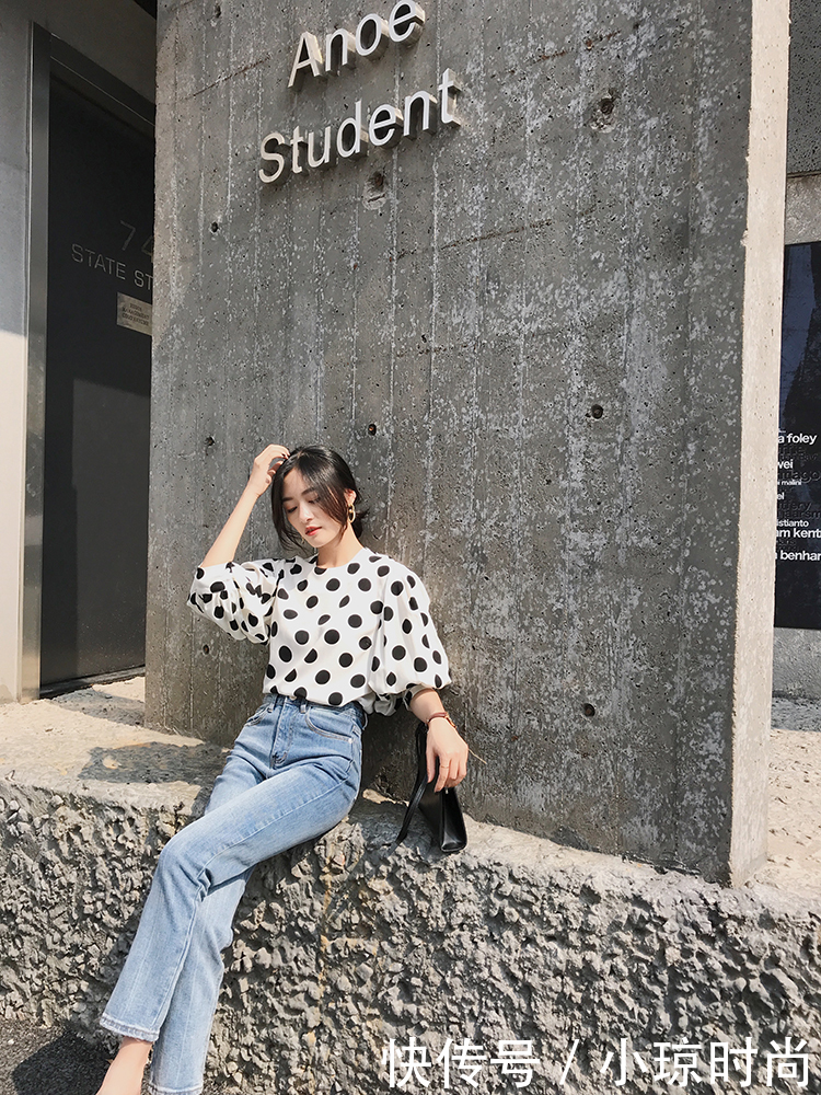 紧身牛仔裤显身材，爱美的女人最明智之选，拥有它青春迷人