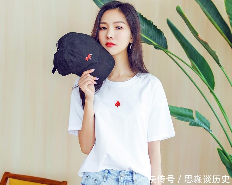 『十足』好闺蜜都在穿的时尚T恤,活力气息十足,洋溢着街头感