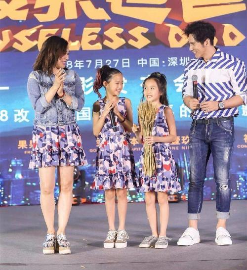 钟丽缇奔五了，还穿女儿一样的短裙！网友：修过图的腿还这么粗？