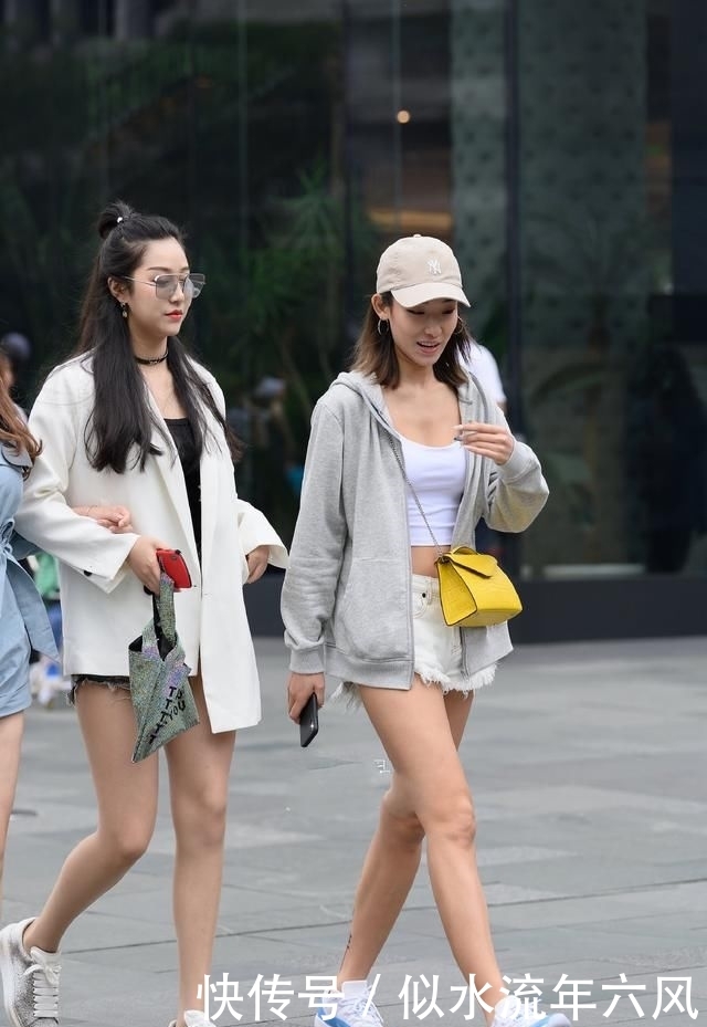 #小姐姐#潮人脚下也是一道风景线!运动鞋一年四季都很有存在感