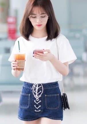 鞠婧祎没衣服穿了？竟把卫衣当连衣裙穿，搭配起来意外有个性！