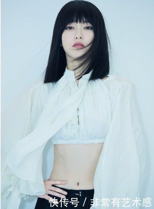 唐嫣穿衣直接把肚子露出来，真是辣眼睛，罗晋知道吗？