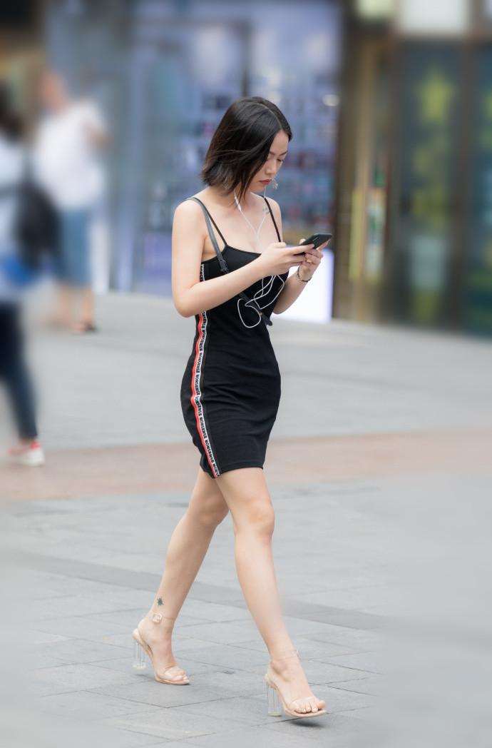 重庆街拍, 黑色系的经典搭配, 为时尚的魅力增添一缕神秘感!