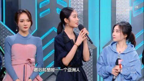 27岁冯提莫这双腿有多“矮”，看见她和杨采钰同框，身高太尴尬