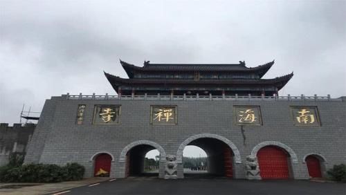 我国最大的寺庙，占地500余亩，门票仅需40元，观光车免费坐