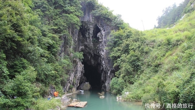 绥阳红果树：集洞、林、山、水为一体，是贵州山水风光的荟萃地