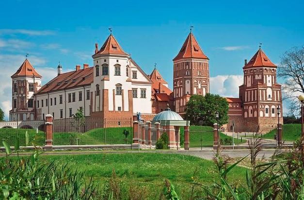 中国小伙有福了!这个国家几乎遍地是美女,还对中国免签