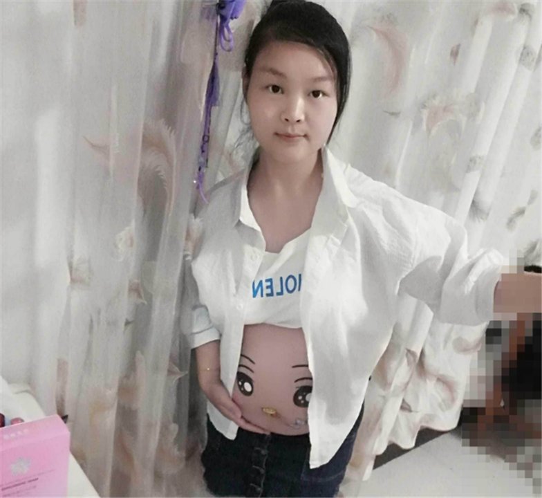  【准妈妈】准妈妈在朋友圈晒“孕肚照”，却没人称赞，反而被批“不知检点”