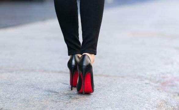 女生穿高跟鞋有一个你意想不到的好处