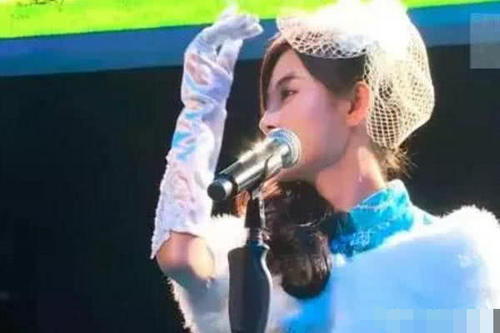 本以为鞠婧祎的旗袍照够显“身材”了,看见程潇的,我沉默了!