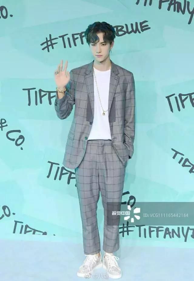 有人惊艳、有人油光满面，这两场时尚活动，精修未修对比明显！