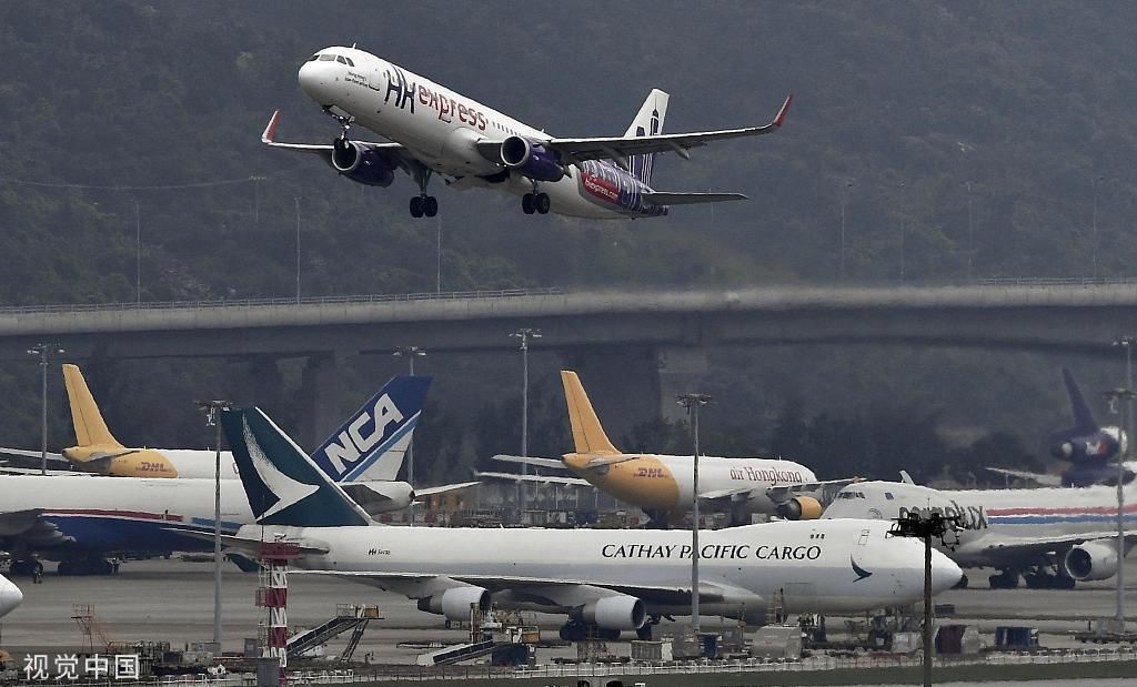受非法集会影响，香港部分航空公司临时更换大型客机