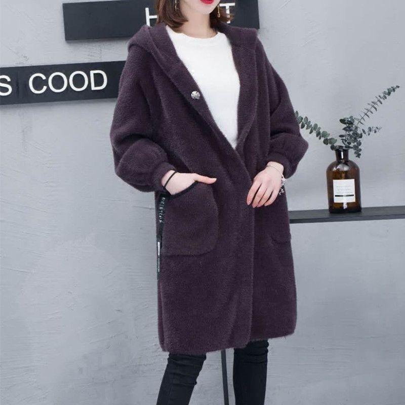 姐姐秋天最爱穿的款式,80后的她穿的是又白又嫩,真是美不胜收